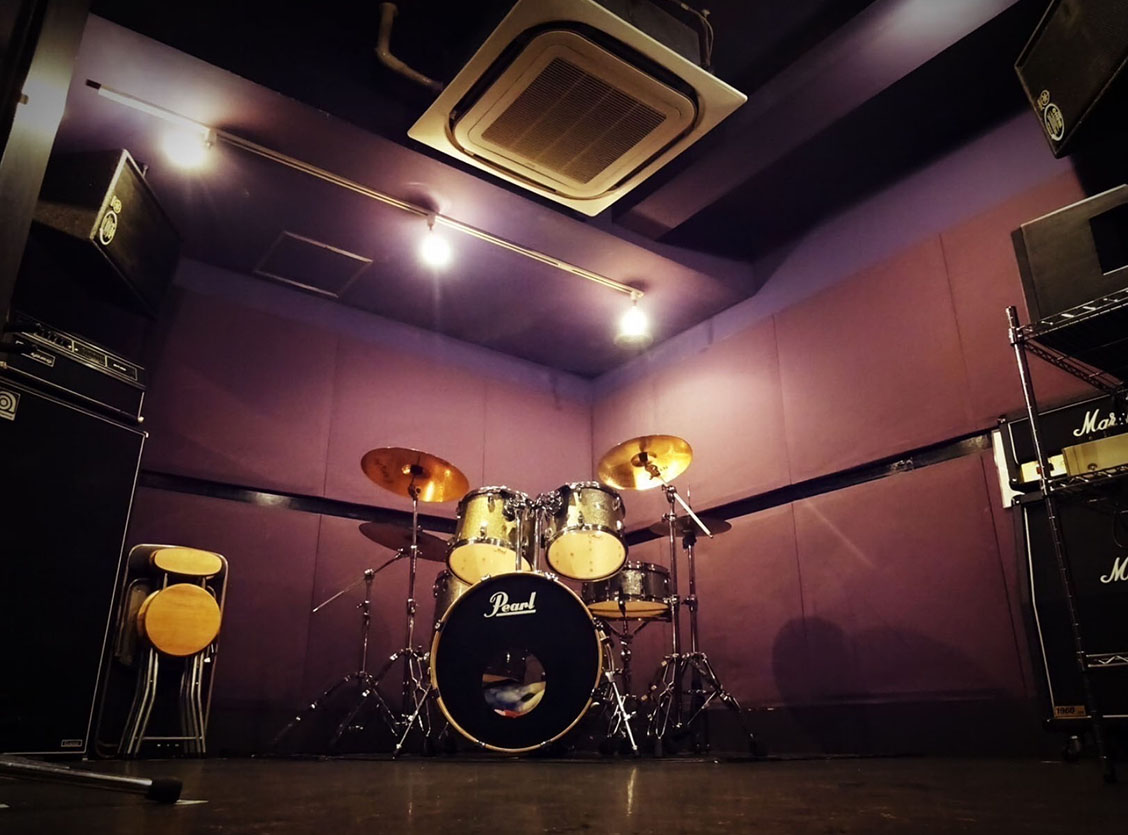 ドラムが置いてある音楽部屋